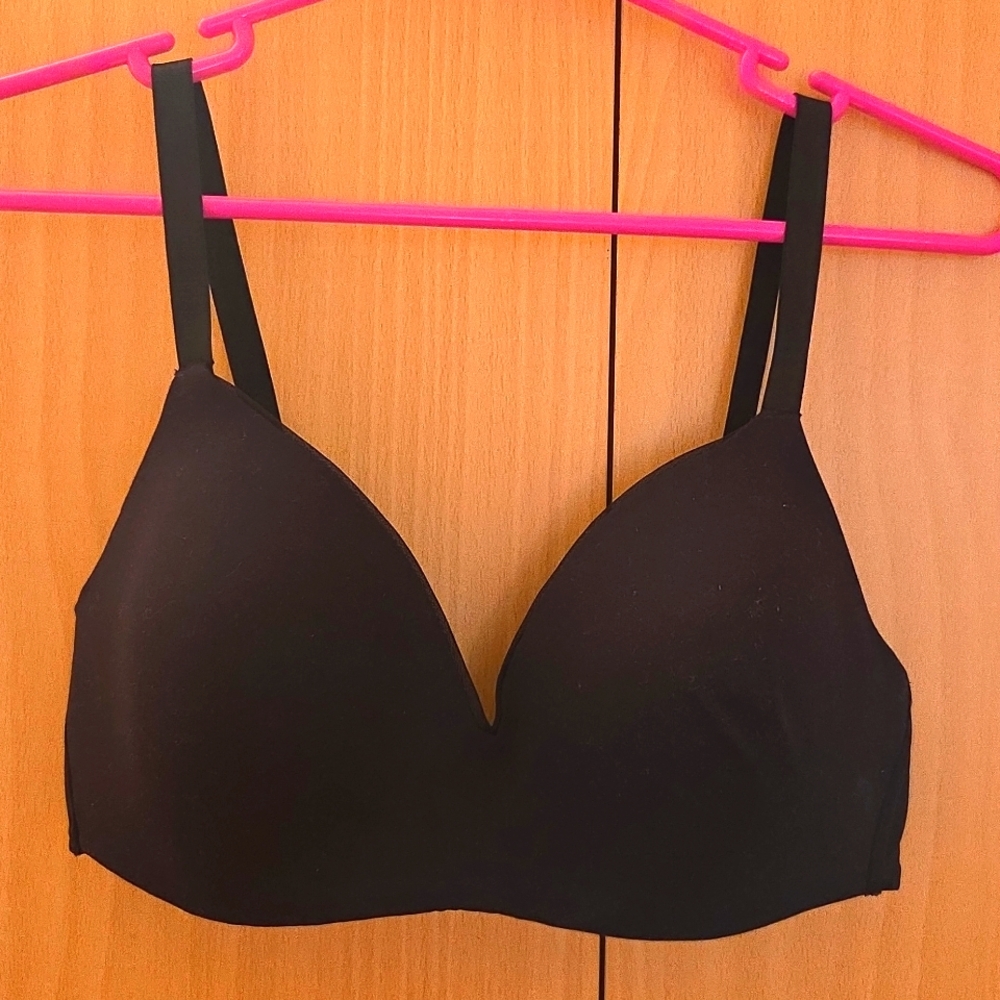 ❤️ ❤️ Calvin Klein Black Lightly Lined Wirefree  Bra, Size - M